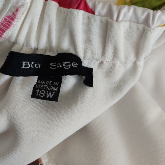 Blu Sage Floral Halter Mini Dress with Pockets Size 18W - Picture 3 of 9